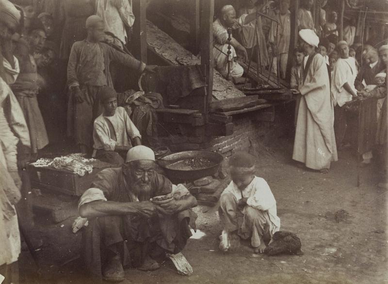 «Bazar Rescht», Antoin Sevruguin, Iran, um 1880–1896, Albuminpapierabzug, 17 x 23 cm, Museum Rietberg, 2023.10.94, Geschenk der Erben von Emil Alpiger © Museum Rietberg, Zürich