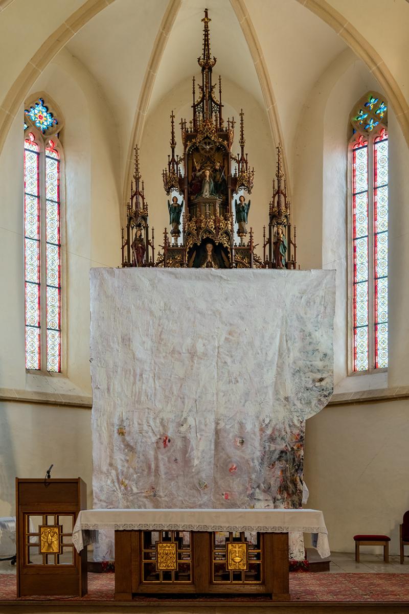 dieHolasek, Es tut sich auf, 2023, Acryl auf Leinwand, 300 x 400 cm, Fastentuch für die Pfarrkirche von Altpölla, Foto: phg@vienna.at