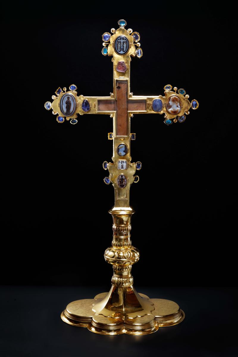 Goldenes Reliquienkreuz, sog. Krönungskreuz, Prag, 1360er-1370er Jahre © Martin Polák