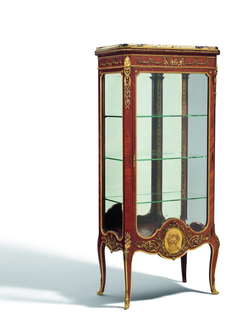 Prächtige Vitrine Stil Louis XVI. François Linke | Paris | Um 1895 | Königsholz | 149 x 62 x 36 cm Taxe: € 9.000 – 11.000