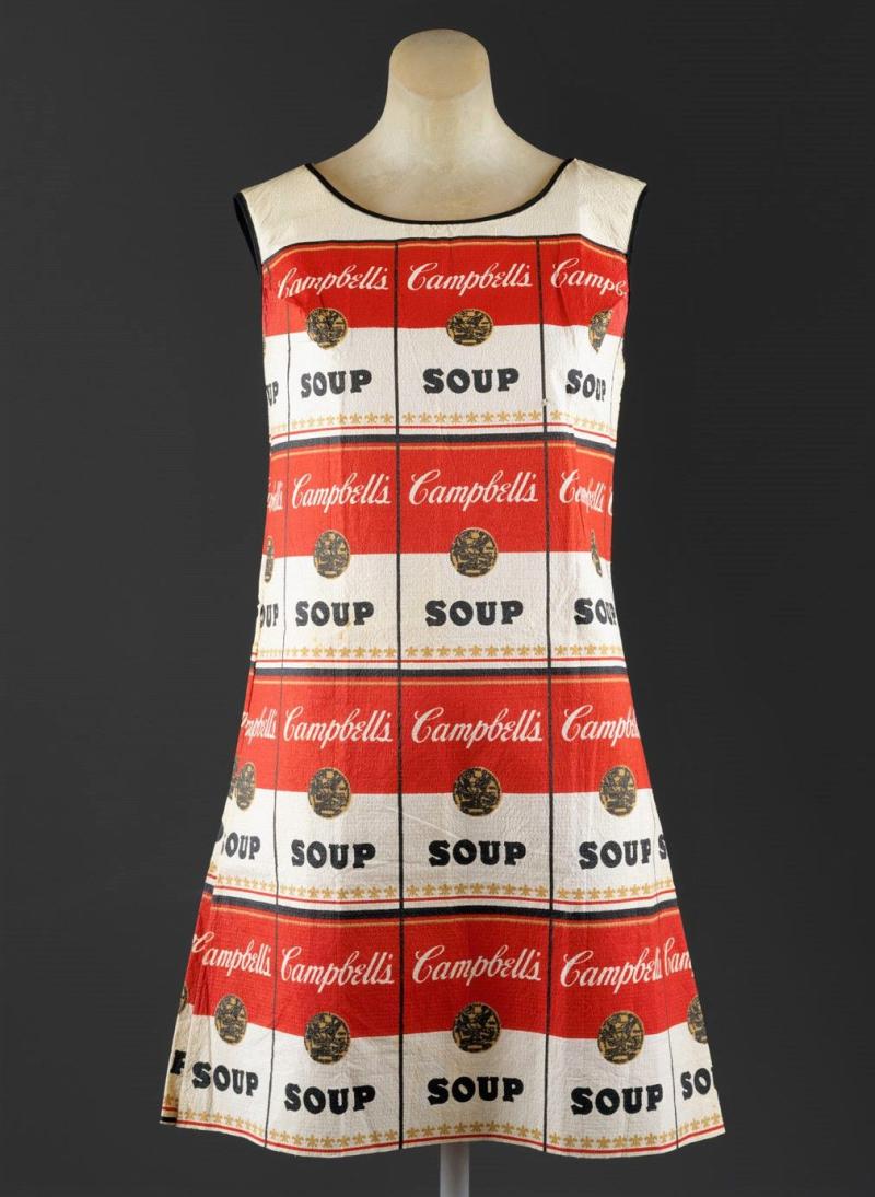 Andy Warhol The Souper Dress 1966/67 Siebdruck auf Baumwollkleid 96x59cm Edition Unbekannt Courtesy of Galerie Benden und Ackermann