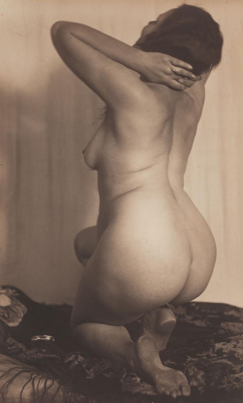 ANTON JOSEF TRCKA (1893–1940) 'Nude study XI', Wien 1926 © OstLicht Photo Auction 17,3 x 10,4 cm Preis: 9.600 €