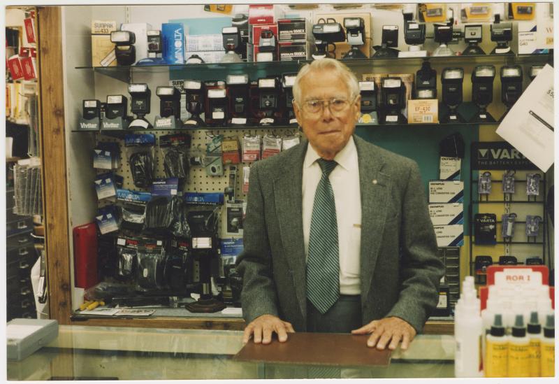 Bernward Thorsch im Geschäft „Studio City Camera Exchange“, Los Angeles, ca. 1995