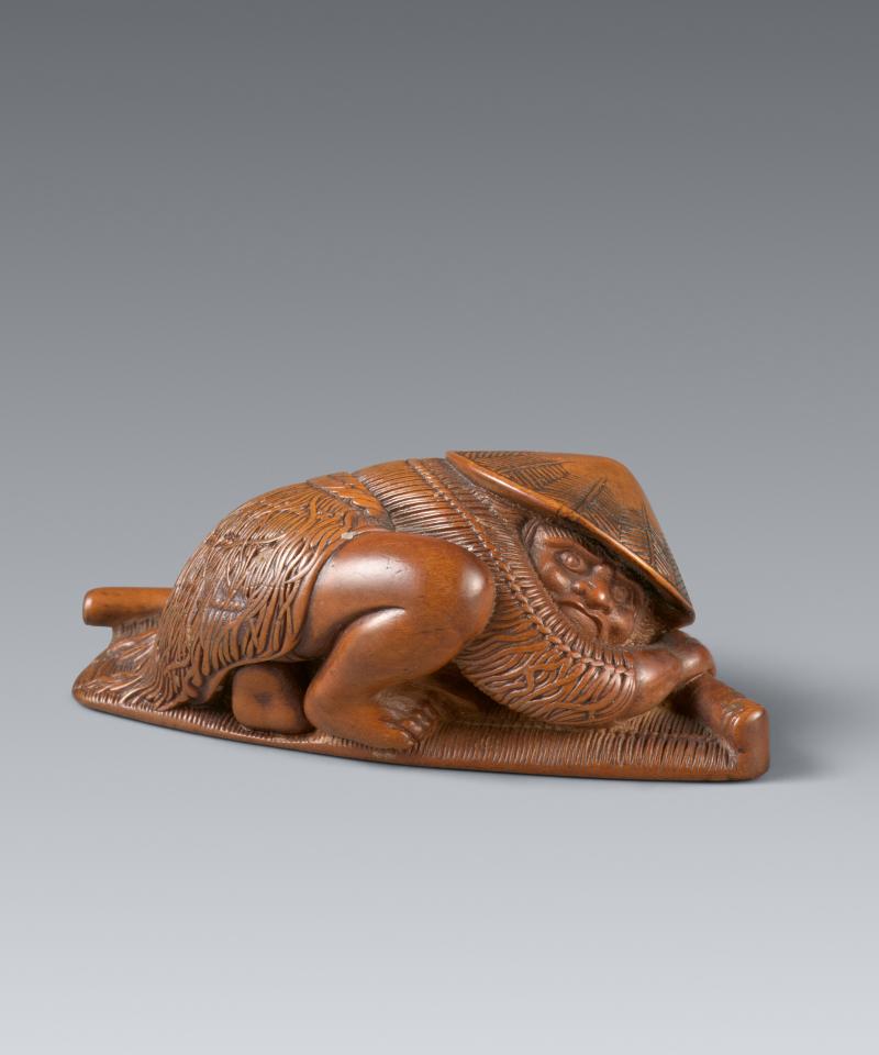 Netsuke eines Ronin, als Bauer getarnt. Buchsbaum. 19. Jh. H 2,3 cm; L 6,5 cm Ergebnis € 30.000