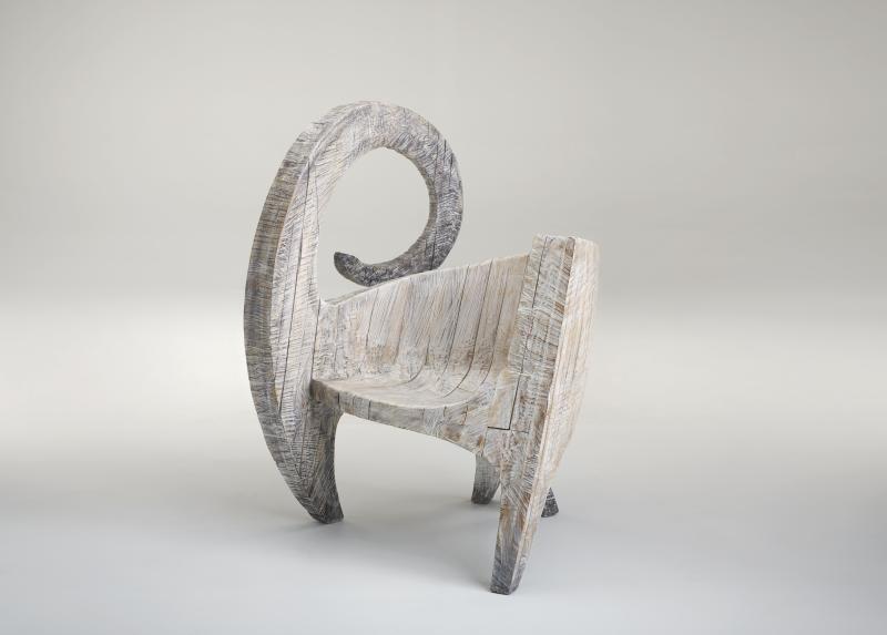 Fauteuil «Bouquetin»  Yves Boucard. Fauteuil «Bouquetin», 2000. Noyer peint et verni. LM 176709  © Musée national suisse