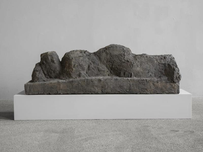 Hans Josephsohn  Untitled, 2005  Brass 76 x 224 x 67 cm (29.92 x 88.19 x 26.38 in) (c) Josephsohn Estate