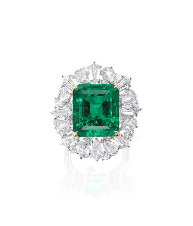 14.19-carat Colombian No Oil Emerald and Diamond Ring Estimate: HK$3,900,000 - 7,000,000/ US$500,000 – 900,000