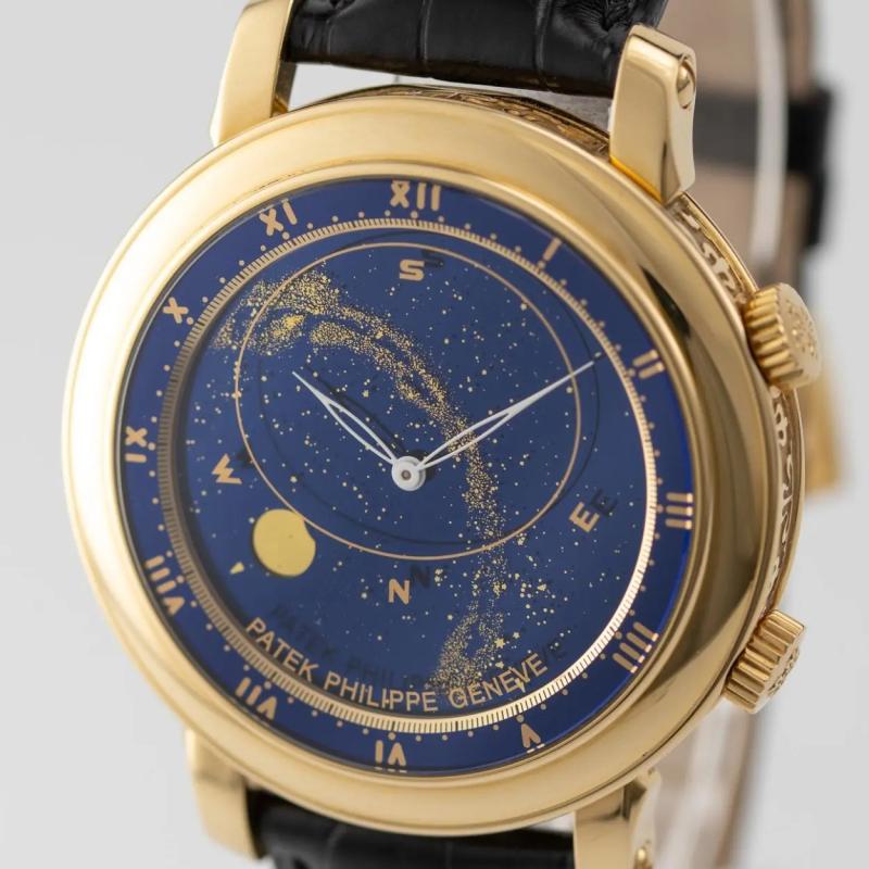 Patek Philippe Celestial, Nahezu neuwertige, komplizierte Genfer Armbanduhr mit astronomischen Indikationen - Anzeige der Stunden und Minuten nach mittlerer Sonnenzeit, Sternkarte, Zeit des Meridiandurchgangs des Sirius, Zeit des Meridiandurchgangs des Mondes, Winkelbewegung des Mondes und Mondphasen, schätzpreis 130.000—180.000 €