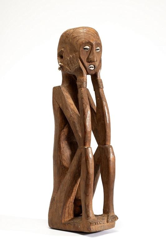 Anito (Ahnenfigur), Insel Luzon (Philippinen), vor 1878, Holz, Kaurischnecken, Coixsamen, 59 x 11 x 19 cm, Provenienz: H. Rothdauscher, Inv.-Nr. 93-89 © Museum Fünf Kontinente, Foto: Nicolai Kästner