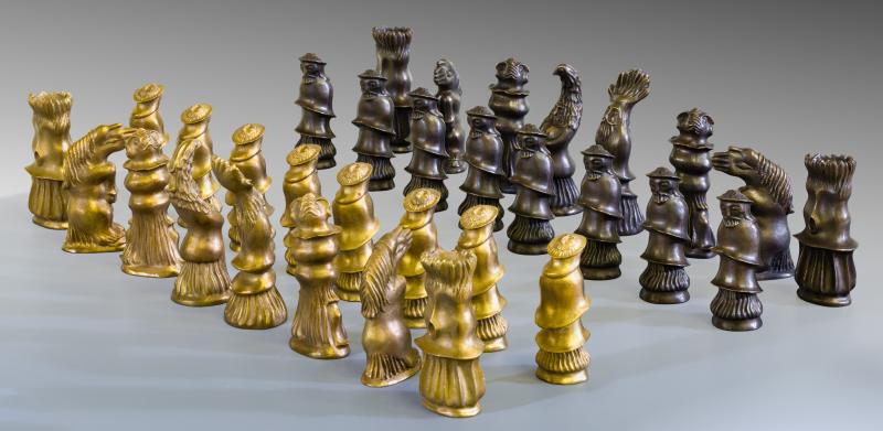 Arik Brauer, 32 Schachfiguren Lot 71 Rufpreis: € 12.000